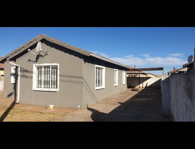 3 BEDROOM HOUSE FOR SALE IN PROTEA GLEN EXT